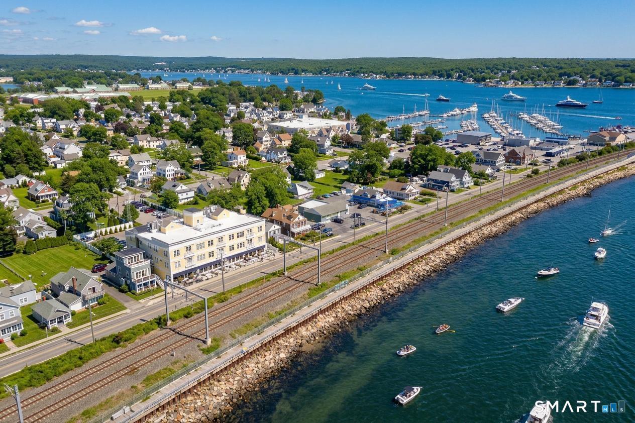 185 Main Street East Lyme CT 06357