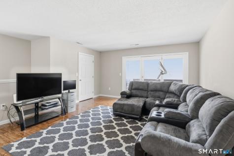 302 Ashmead Commons Enfield CT 06082