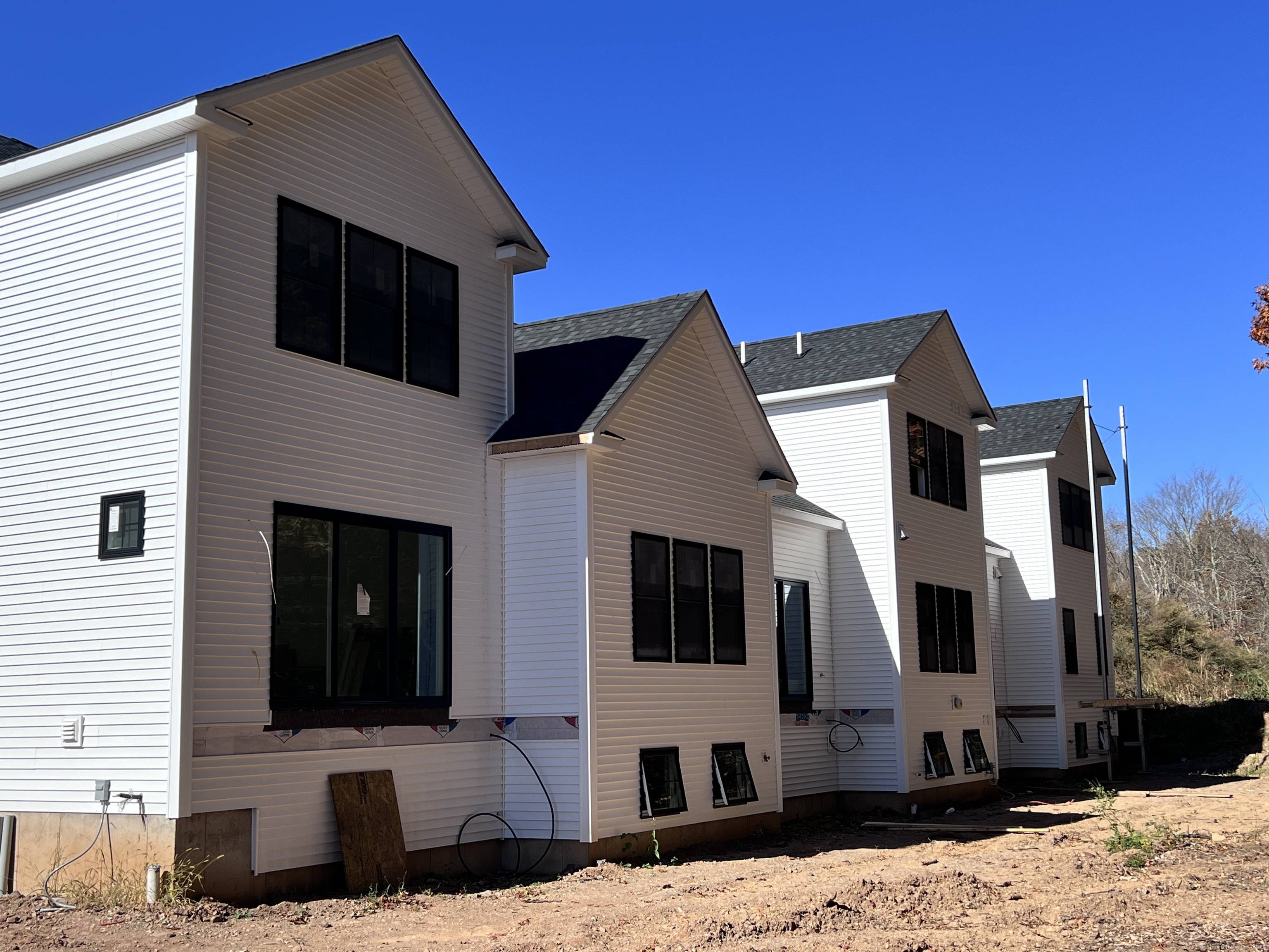 33 Village Circle Guilford CT 06437