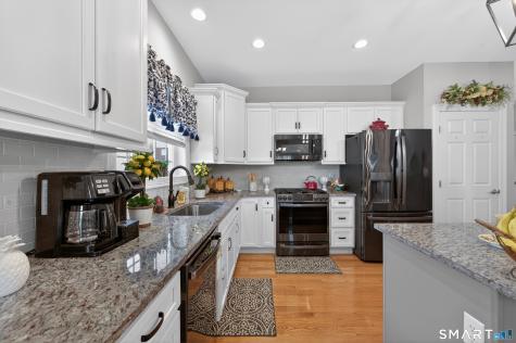 139 Mulholland Way North Haven CT 06473