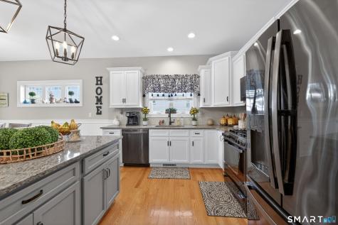 139 Mulholland Way North Haven CT 06473