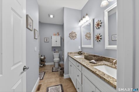 139 Mulholland Way North Haven CT 06473