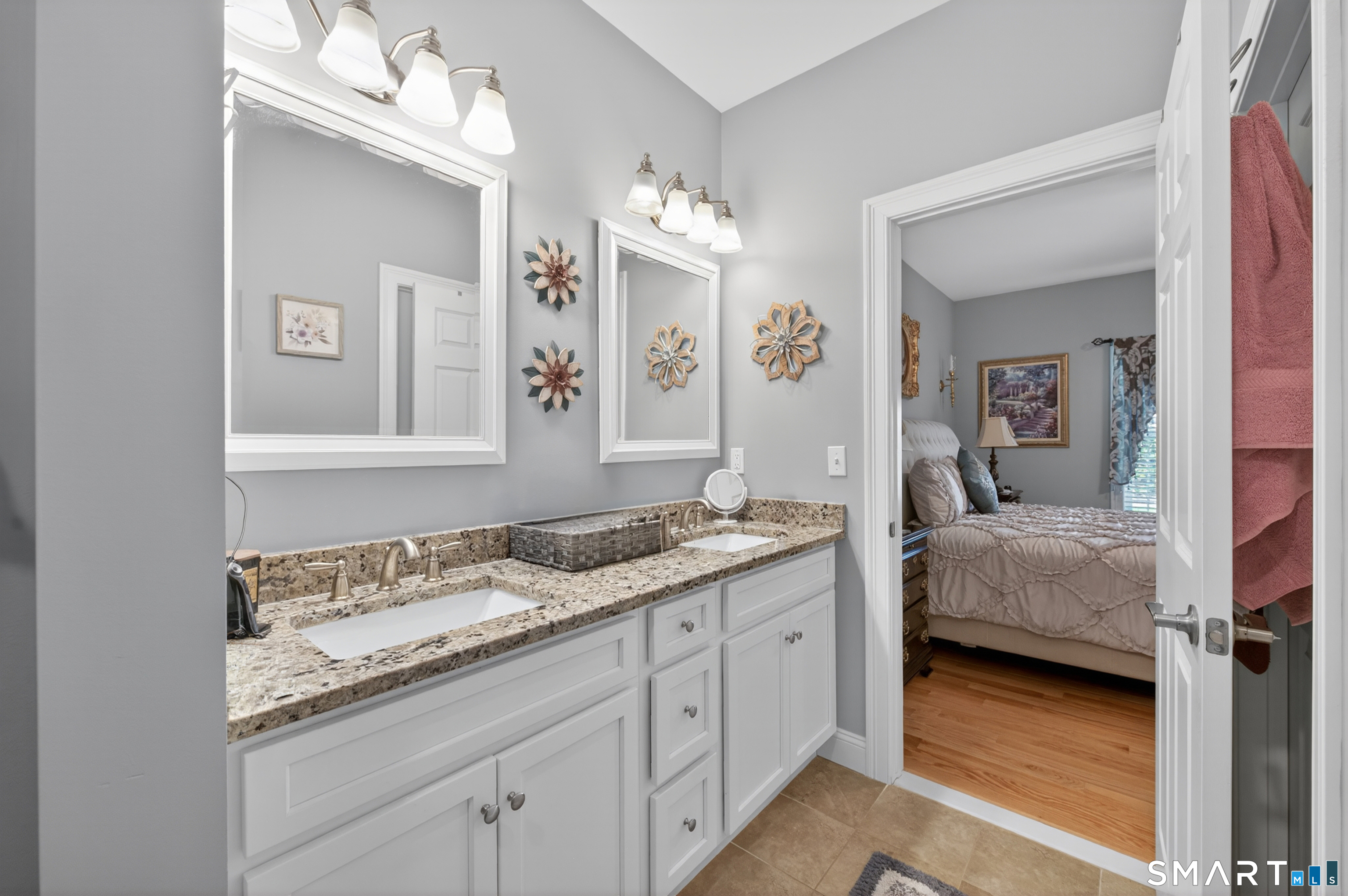 139 Mulholland Way North Haven CT 06473