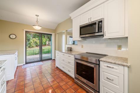 966 Heritage Village Southbury CT 06488