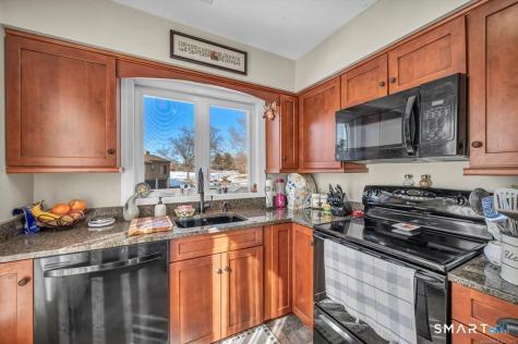 10 Pilgrim Harbor Wallingford CT 06492