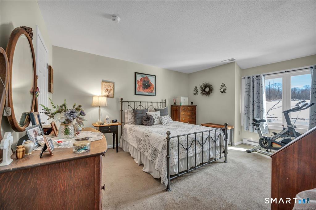 10 Pilgrim Harbor Wallingford CT 06492