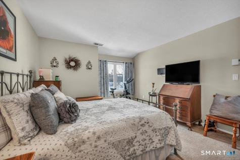 10 Pilgrim Harbor Wallingford CT 06492