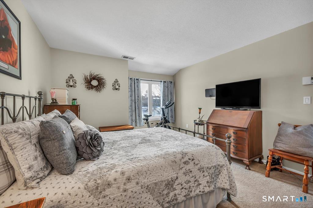 10 Pilgrim Harbor Wallingford CT 06492