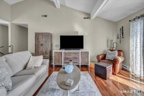 10 Pilgrim Harbor Wallingford CT 06492