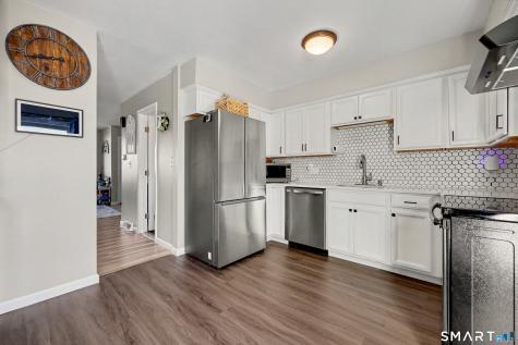 82 Orangewood W Derby CT 06418