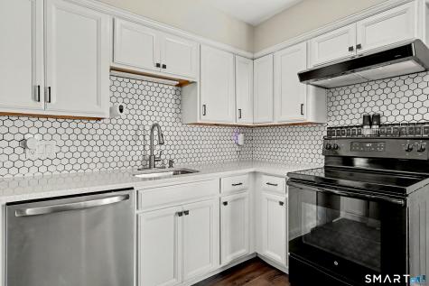 82 Orangewood W Derby CT 06418