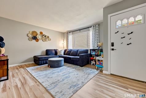 82 Orangewood W Derby CT 06418