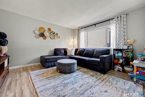 82 Orangewood W Derby CT 06418