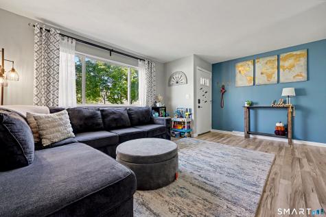 82 Orangewood W Derby CT 06418