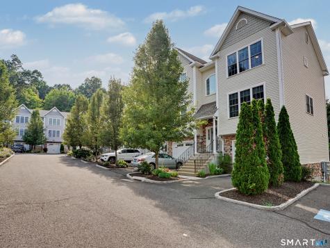 30 Short Oak Drive Brookfield CT 06804