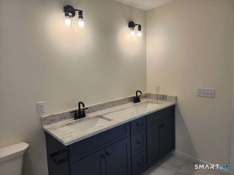 102 Mulholland Way North Haven CT 06473