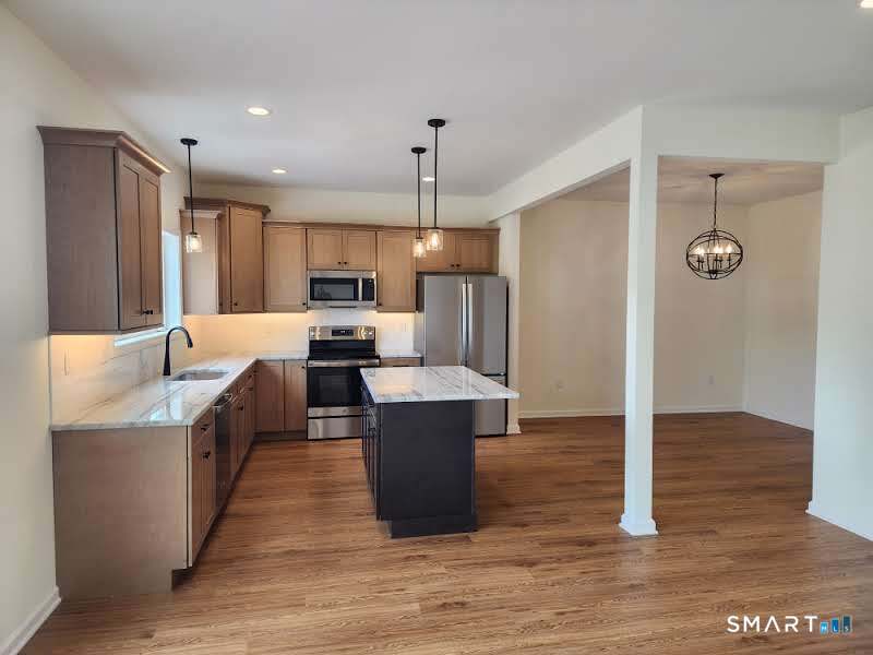 102 Mulholland Way North Haven CT 06473