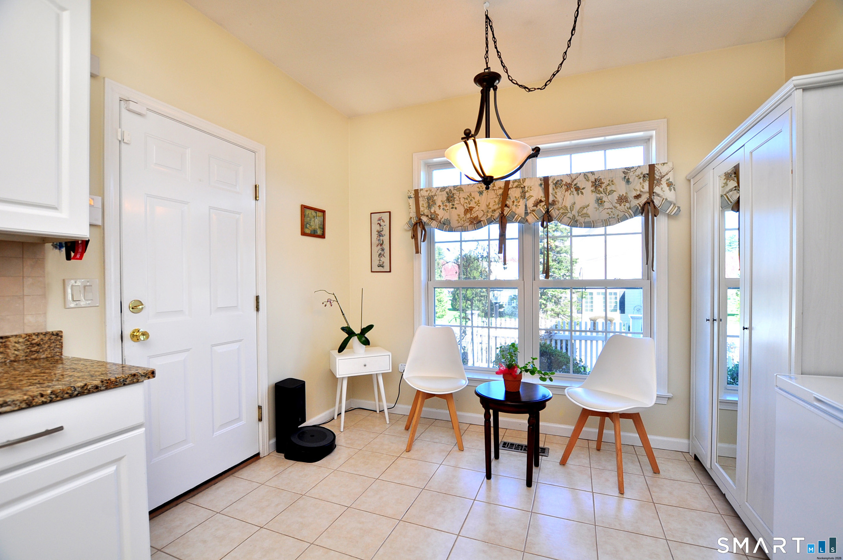 246 Kenswick Lane Windsor CT 06095
