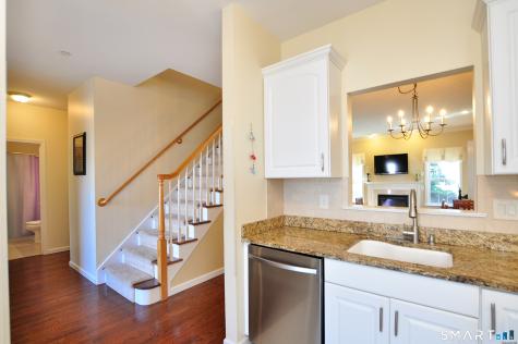246 Kenswick Lane Windsor CT 06095