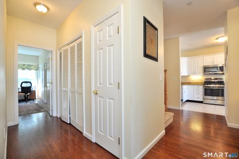 246 Kenswick Lane Windsor CT 06095