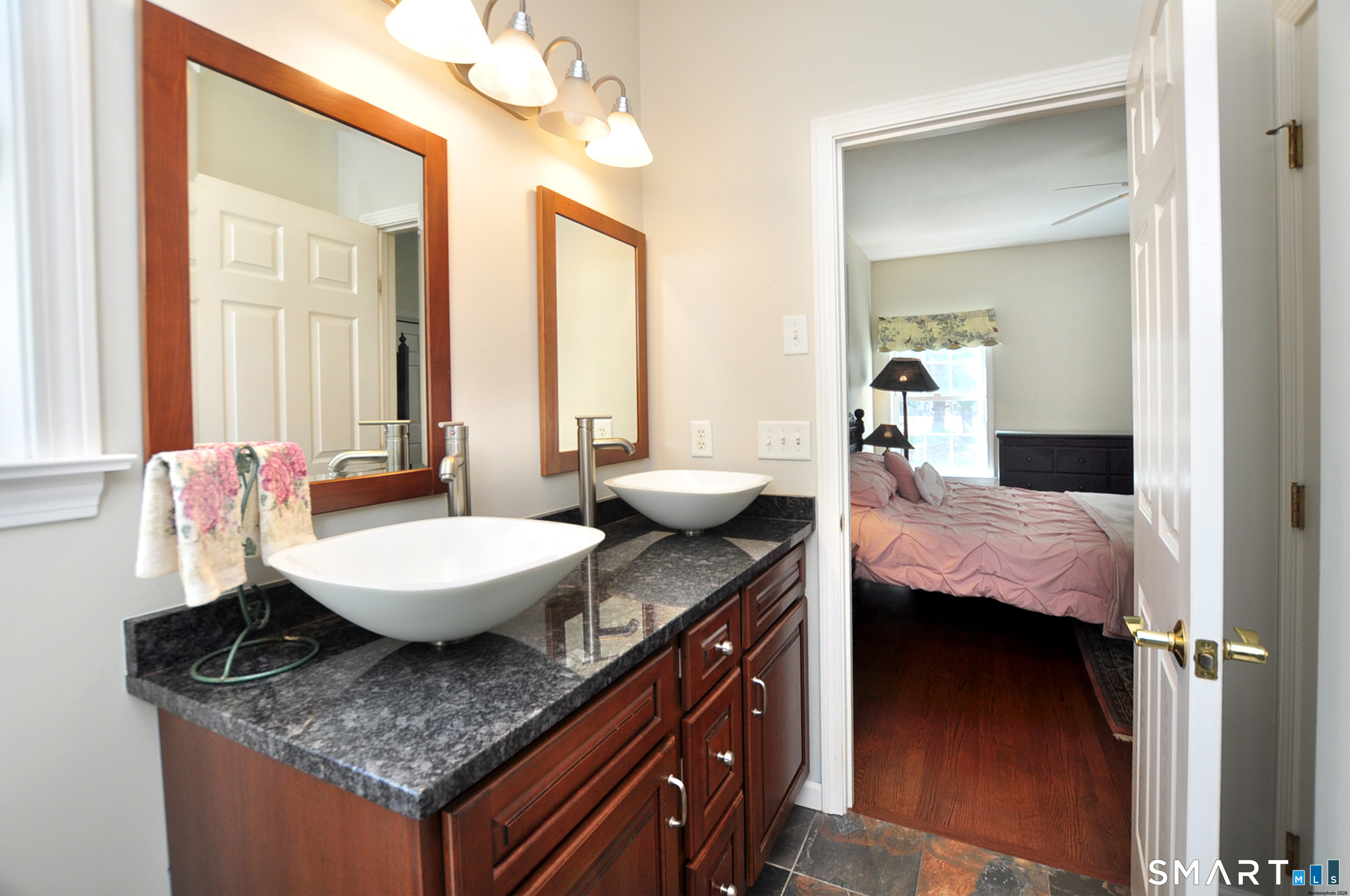 246 Kenswick Lane Windsor CT 06095