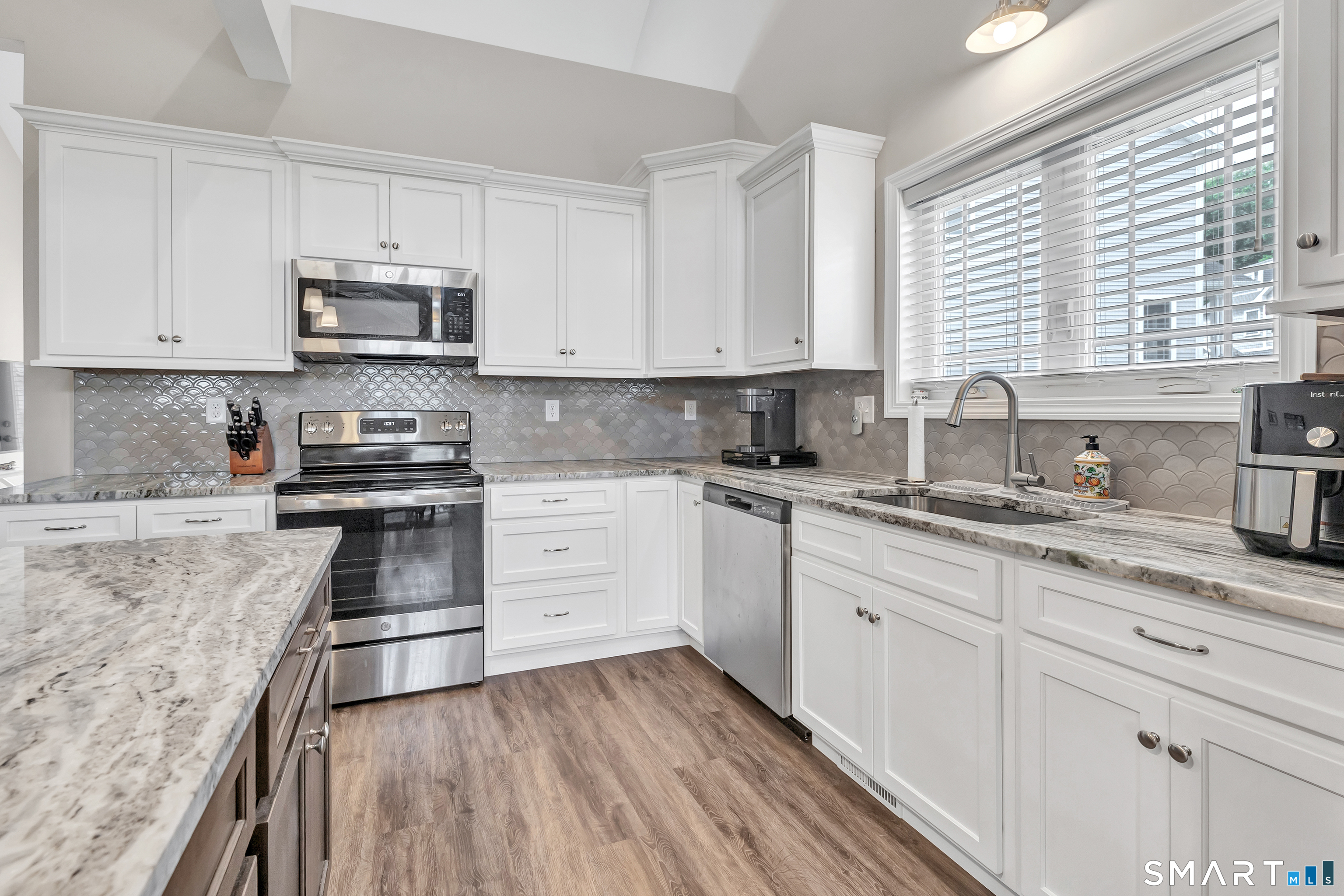 47 Lombard Circle North Haven CT 06473