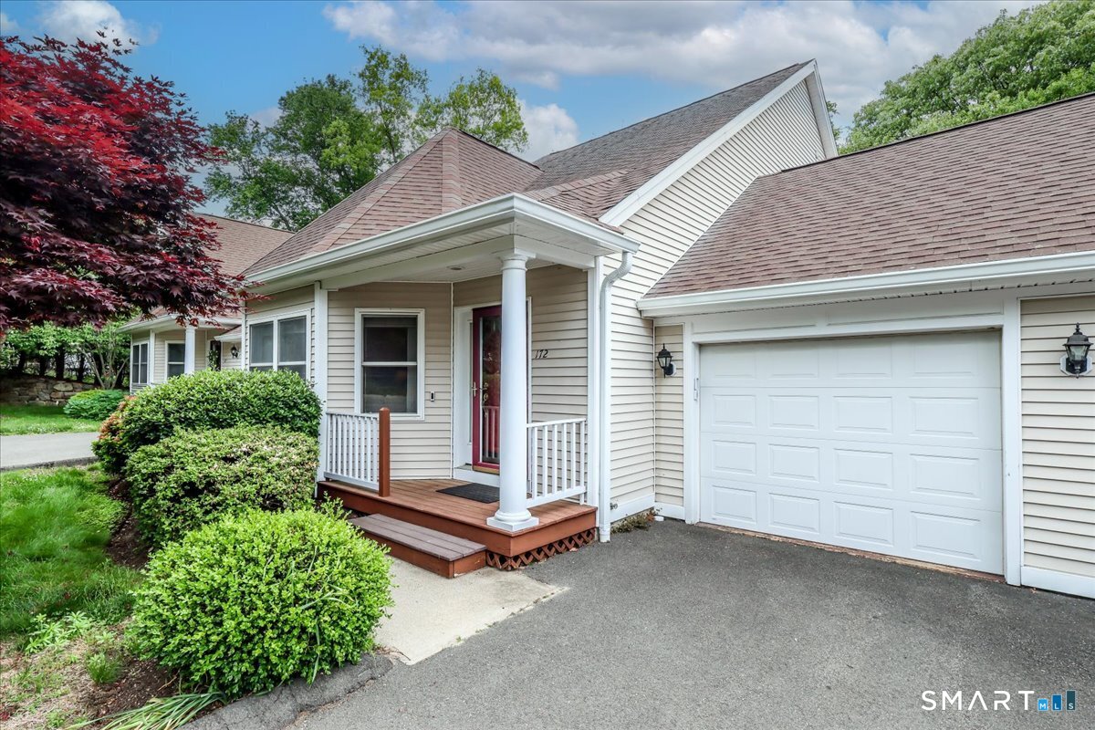 172 Summerfield Gardens Shelton CT 06484