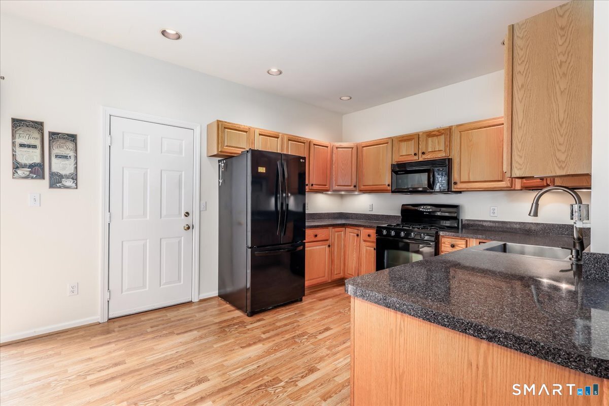 172 Summerfield Gardens Shelton CT 06484