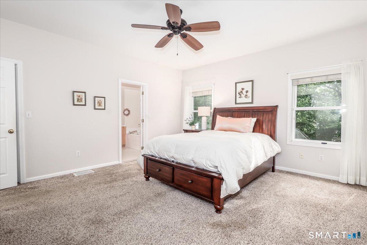 172 Summerfield Gardens Shelton CT 06484