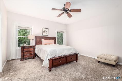 172 Summerfield Gardens Shelton CT 06484