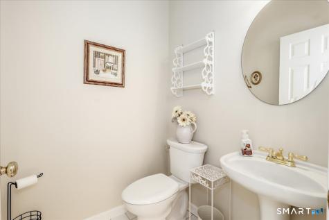 172 Summerfield Gardens Shelton CT 06484