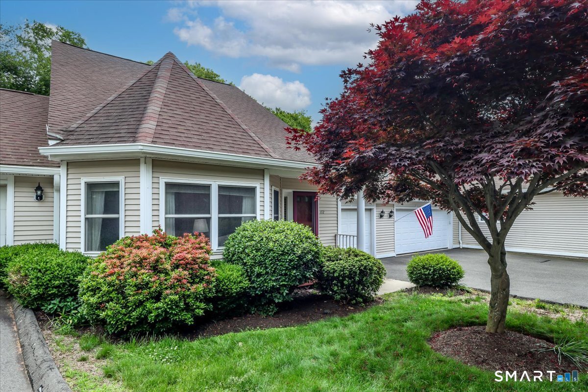 172 Summerfield Gardens Shelton CT 06484