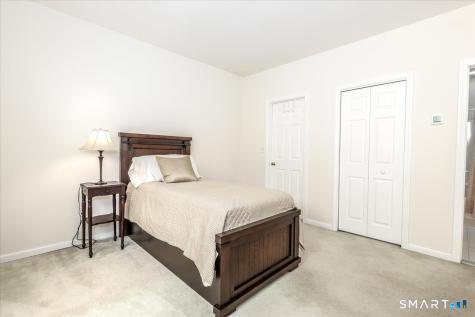 172 Summerfield Gardens Shelton CT 06484