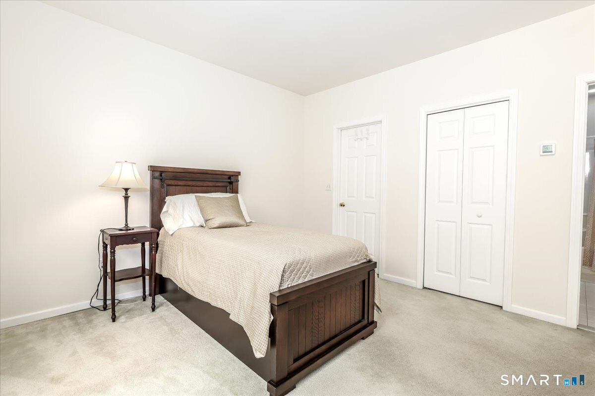 172 Summerfield Gardens Shelton CT 06484