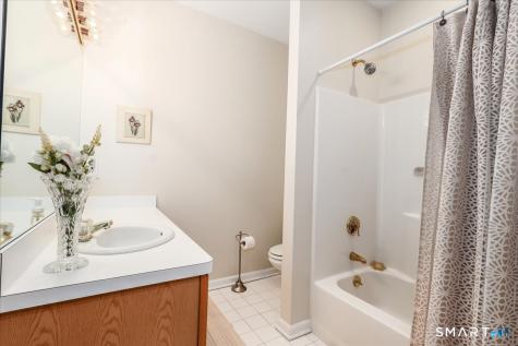 172 Summerfield Gardens Shelton CT 06484