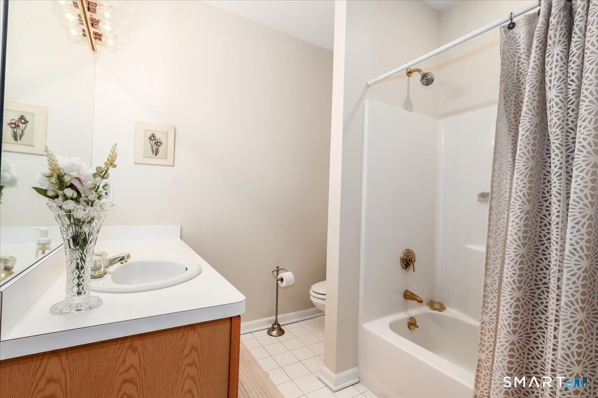 172 Summerfield Gardens Shelton CT 06484