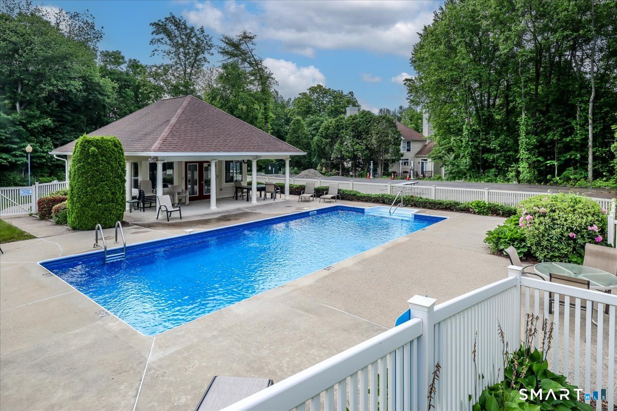 172 Summerfield Gardens Shelton CT 06484