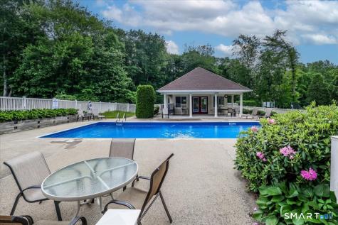 172 Summerfield Gardens Shelton CT 06484