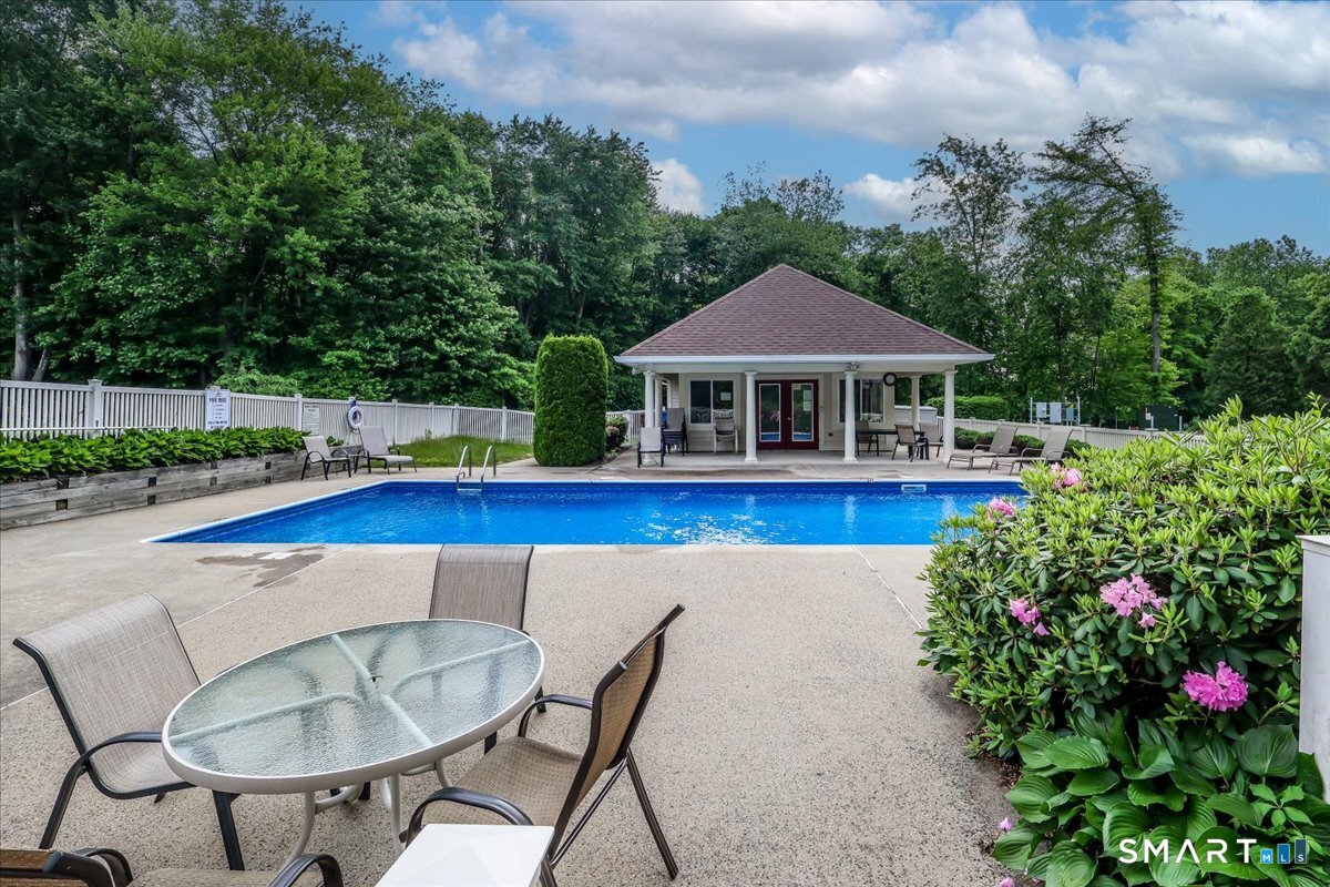 172 Summerfield Gardens Shelton CT 06484