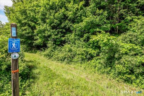 172 Summerfield Gardens Shelton CT 06484