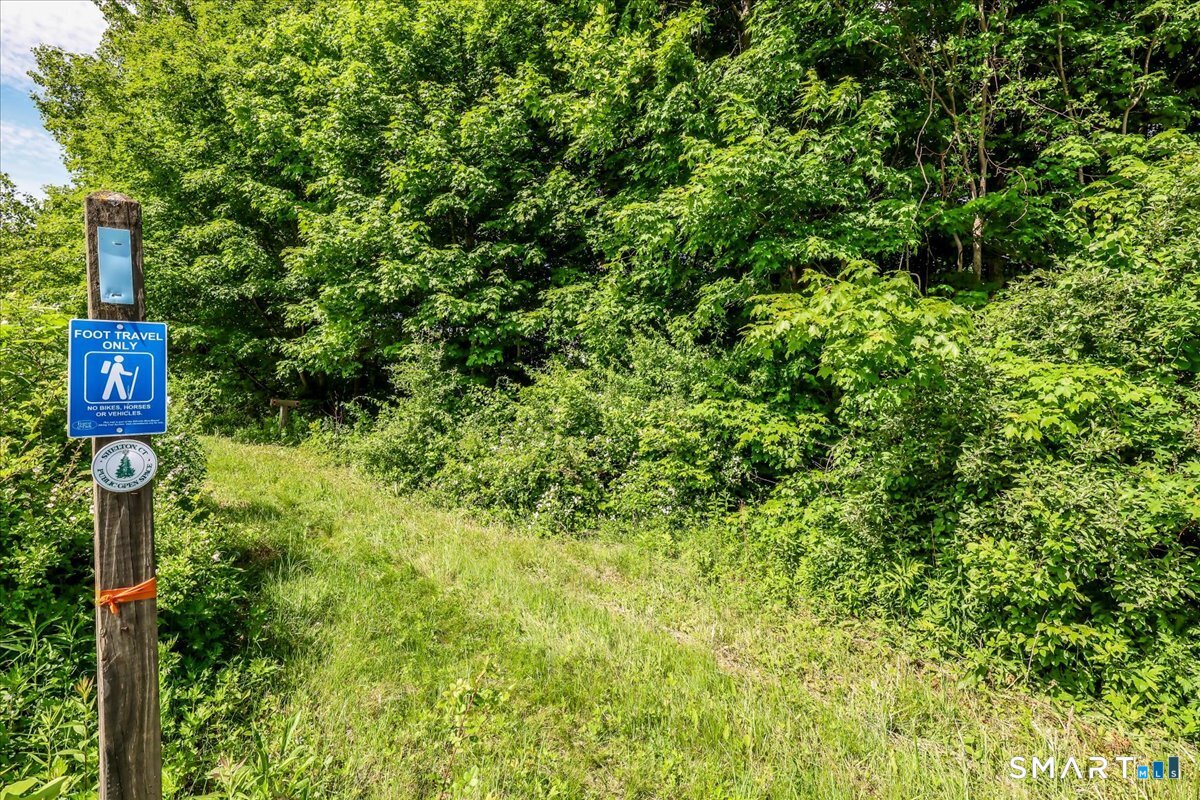 172 Summerfield Gardens Shelton CT 06484
