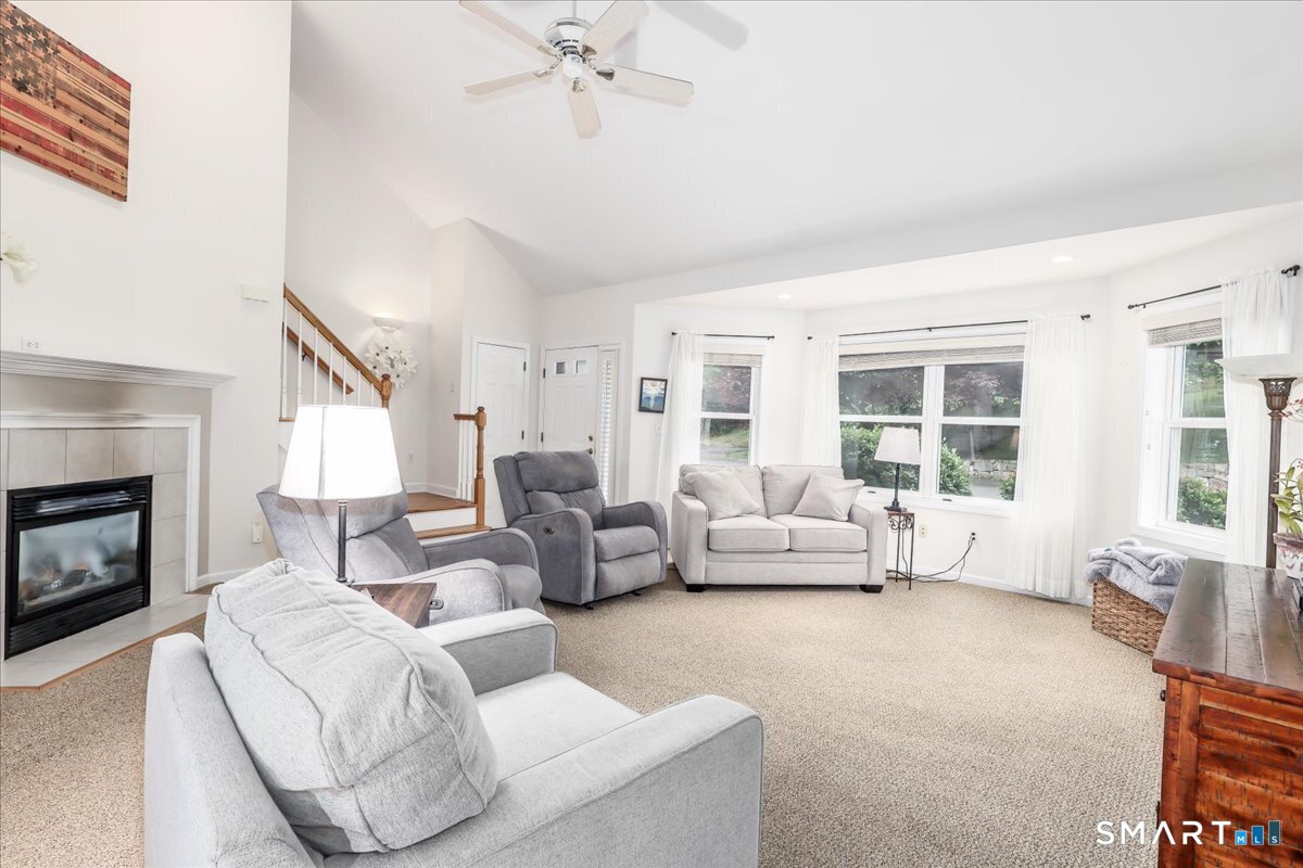 172 Summerfield Gardens Shelton CT 06484