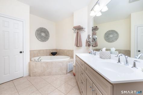 8 Billingsgate Drive Simsbury CT 06070