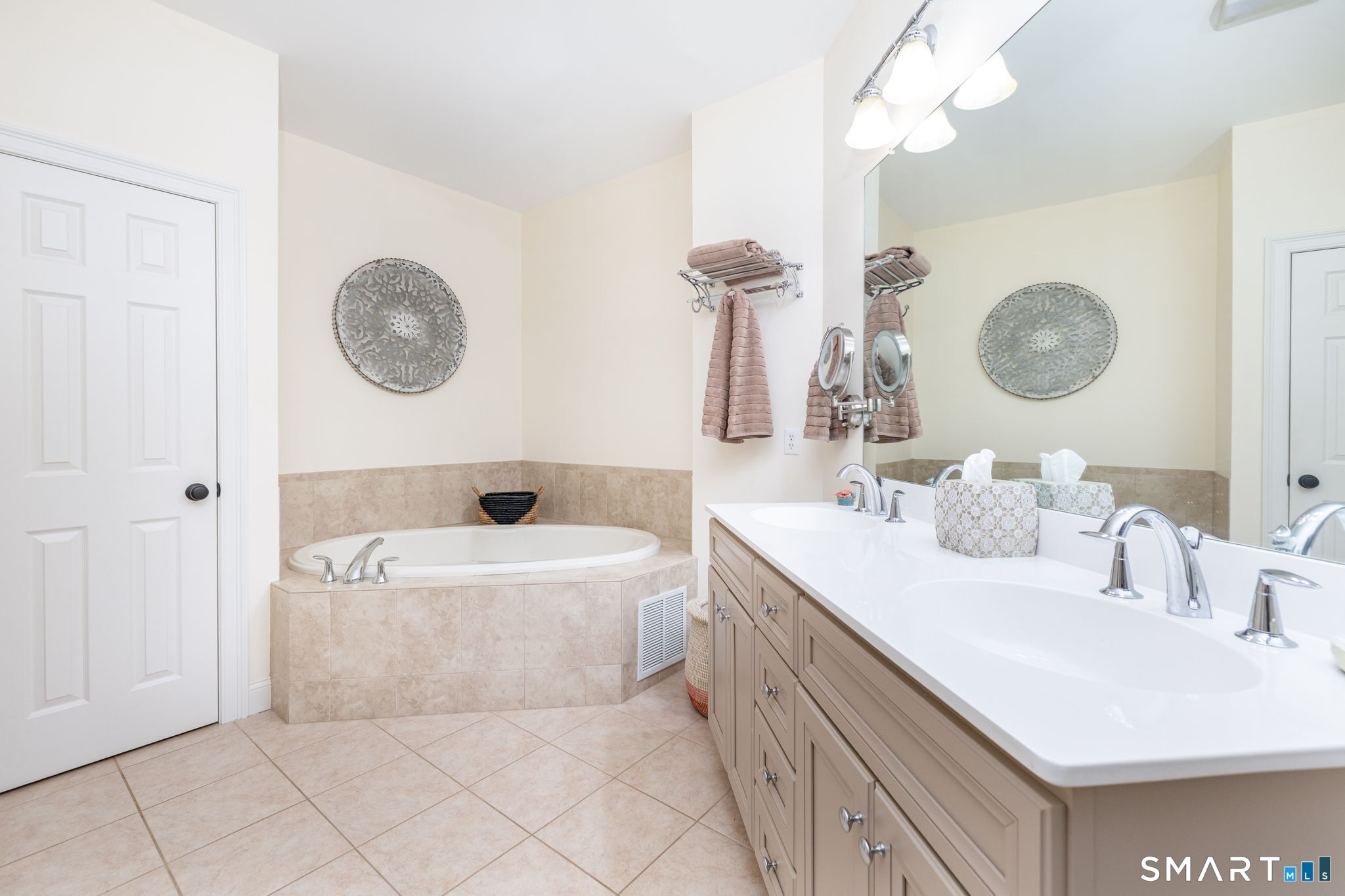 8 Billingsgate Drive Simsbury CT 06070