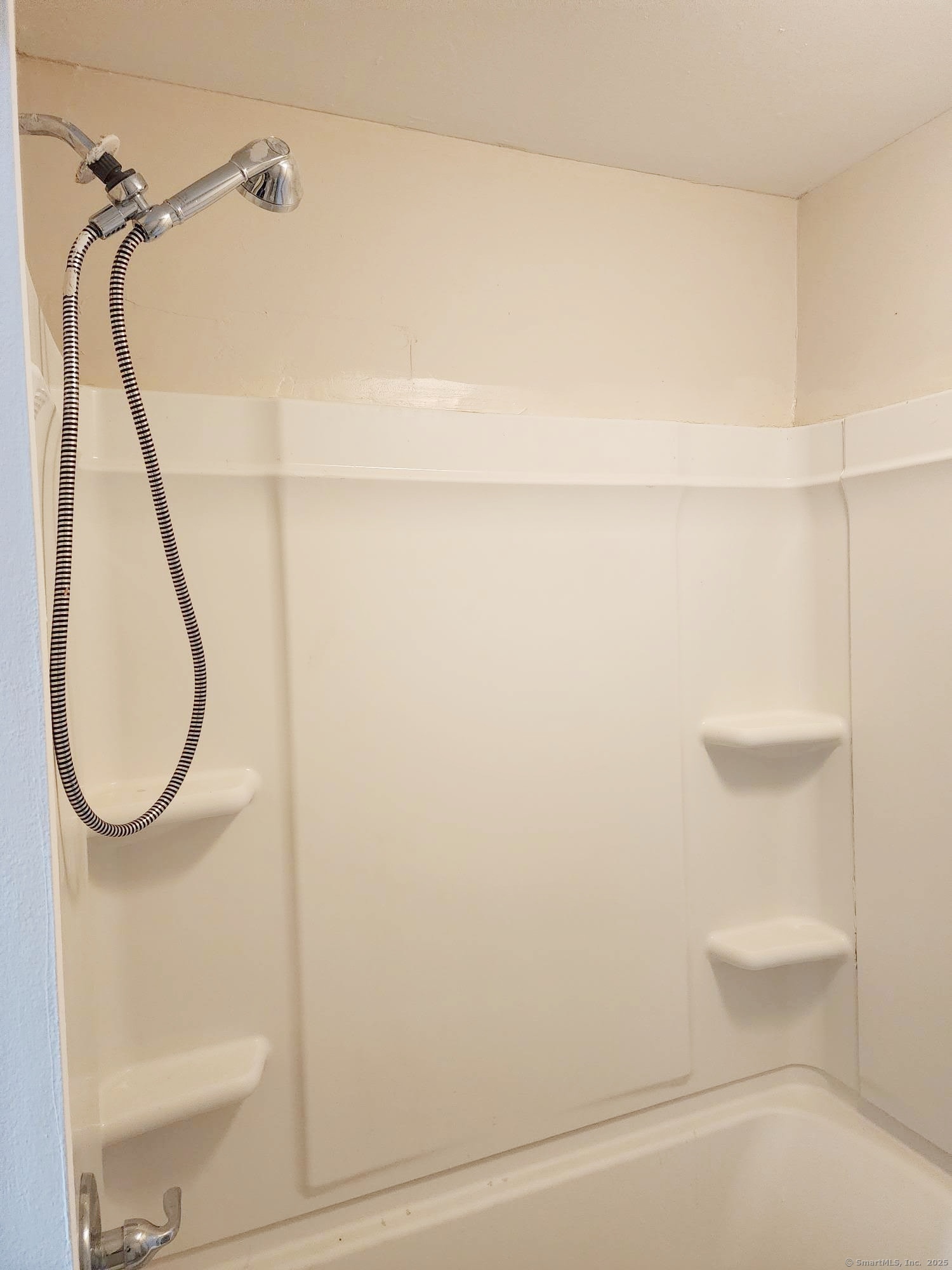 218 Wakefield Circle East Hartford CT 06118