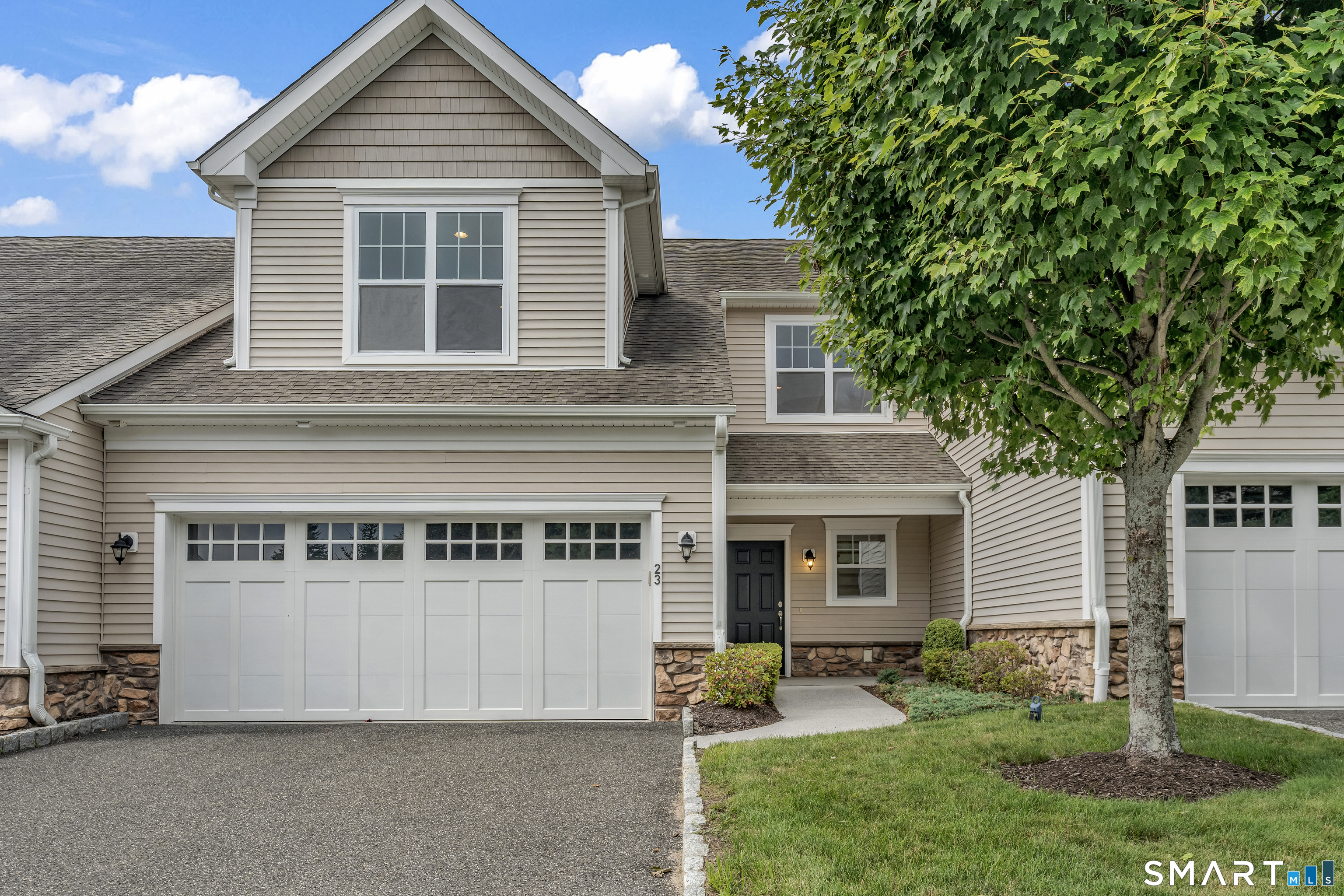 23 Woods Lane Newtown CT 06470