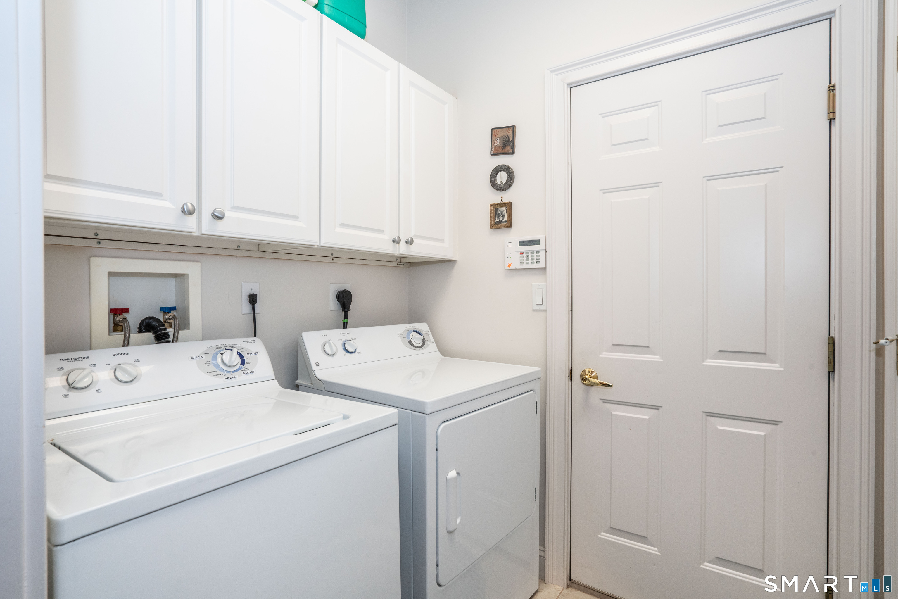 6 Spy Glass Circle Bloomfield CT 06002