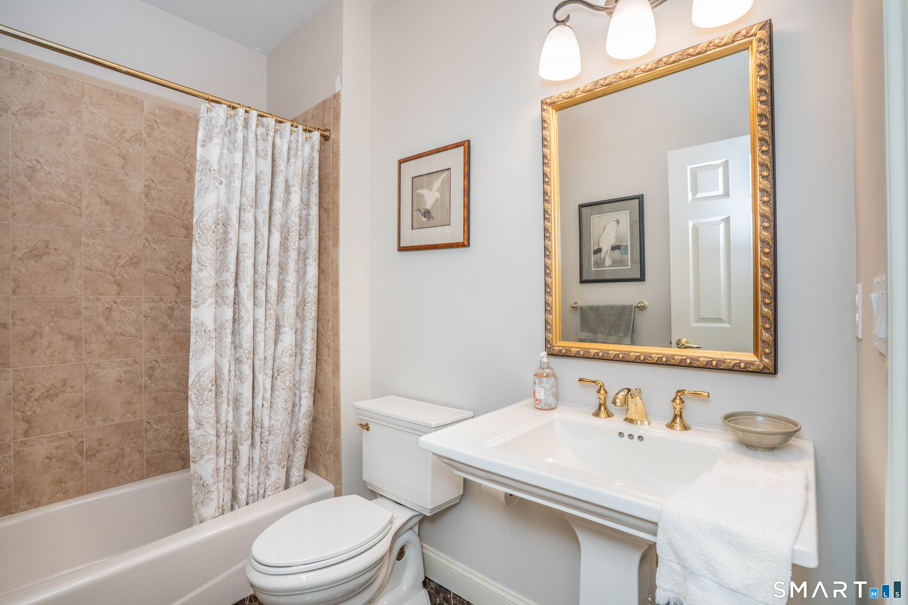 6 Spy Glass Circle Bloomfield CT 06002