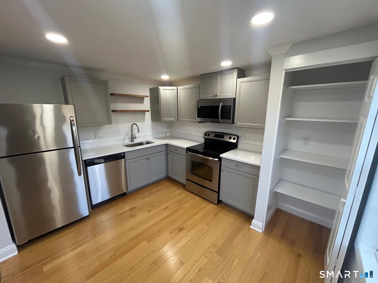 24 Heather Ridge Shelton CT 06484