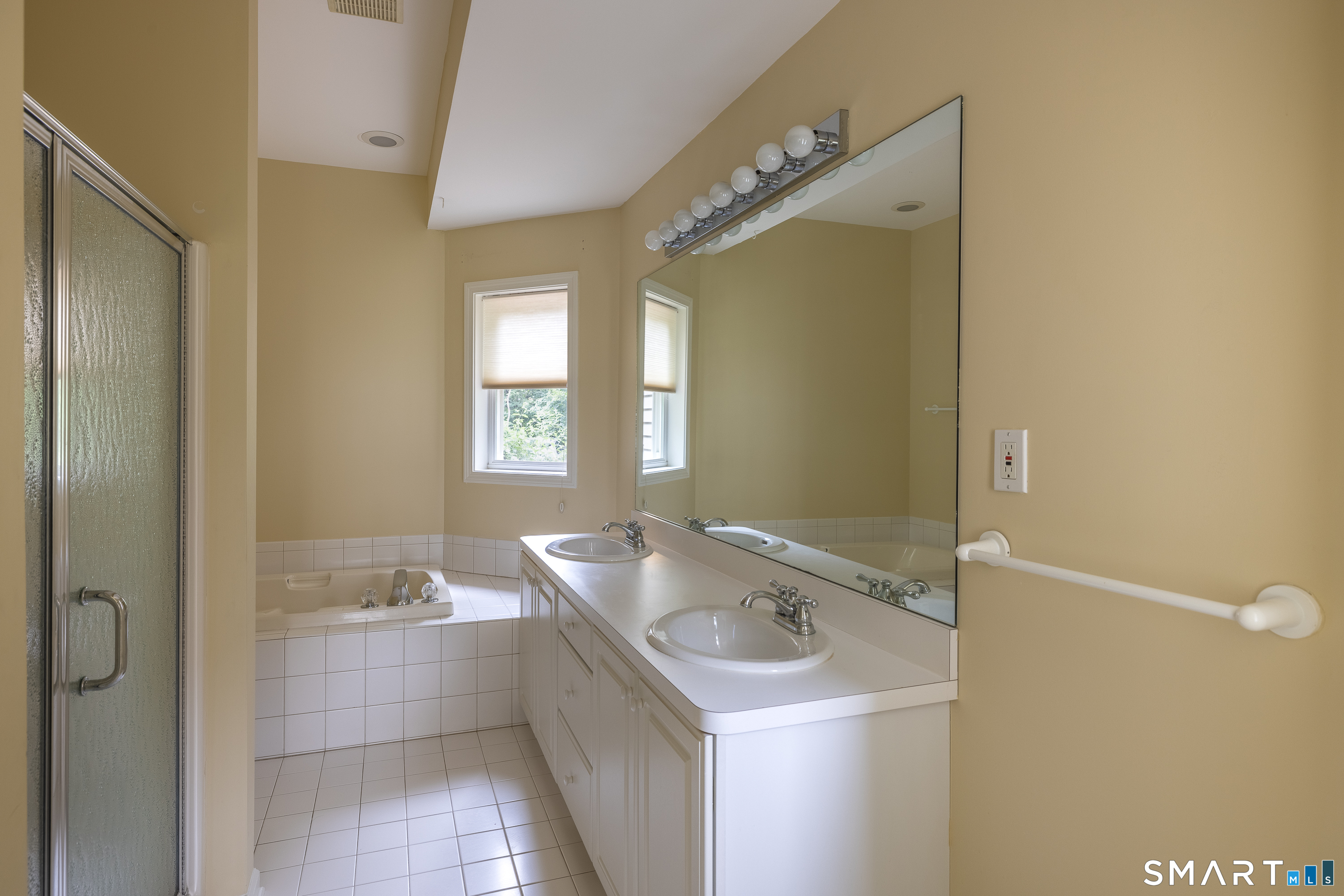 194 Summerfield Gardens Shelton CT 06484